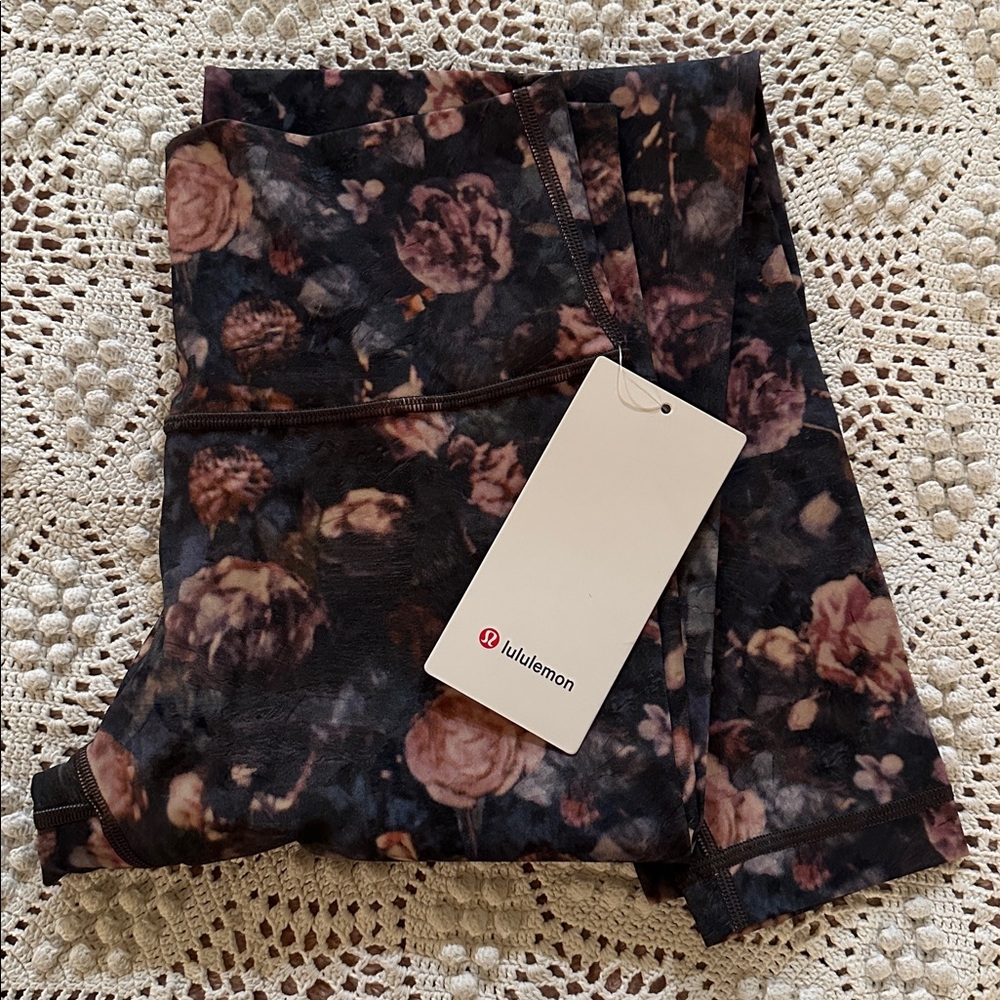 RARE+One of a Kind Lululemon leggings- NWT